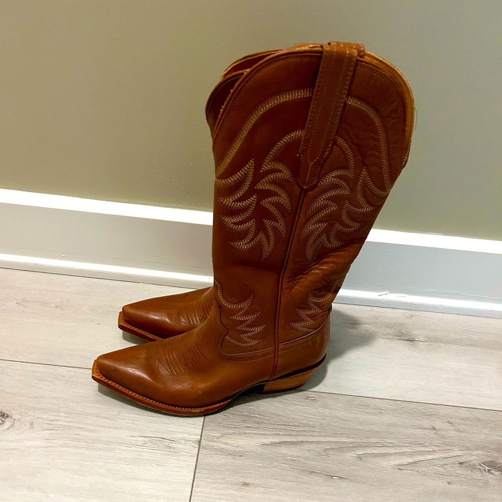 Tecovas Annie boots in caramel size 7.5 - like new! Worn one time.